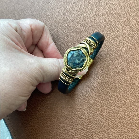 Laura Janelle RGLB Focal
Bracelet Green with Gemstone - Picture 1 of 6